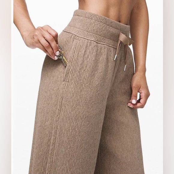 NWT Lululemon Retreat Yourself Wide Leg Crop Pant in Heathered Soft Sand sz 6 - Picture 4 of 10
